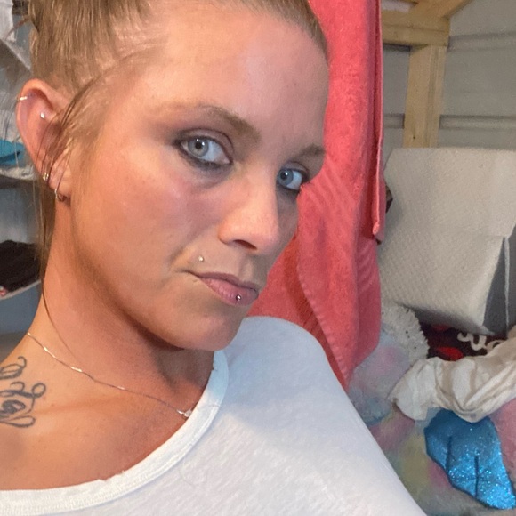 Meet your Posher, Annie - Picture 2 of 6